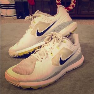 tiger woods spikeless golf shoes